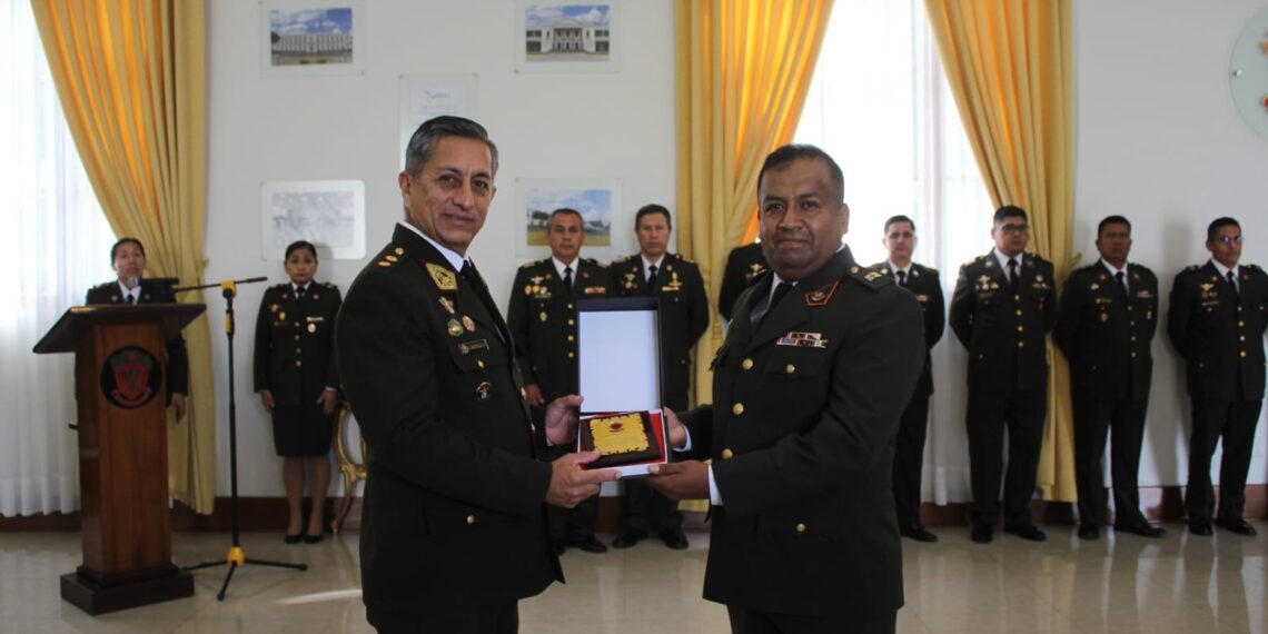 La Escuela Superior de Guerra del Ejército – Escuela de Postgrado, realizó una ceremonia de reconocimiento al Tco 2da Técnico en Mecánica Automotriz Walter Olazabal Aquino, por su pase a la situación militar de retiro, evento protocolar donde se le hizo entrega de una placa recordatoria.