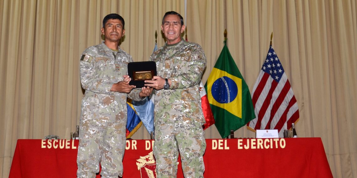 CONFERENCIA MAGISTRAL “TERRORISMO Y OTROS ILÍCITOS EN EL VRAEM” A CARGO DEL SEÑOR GENERAL DE DIVISIÓN MIGUEL GONZALES BOJÓRQUEZ, INSPECTOR GENERAL DEL EJÉRCITO