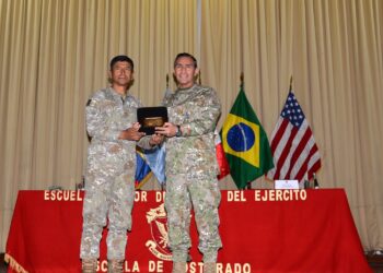 CONFERENCIA MAGISTRAL “TERRORISMO Y OTROS ILÍCITOS EN EL VRAEM” A CARGO DEL SEÑOR GENERAL DE DIVISIÓN MIGUEL GONZALES BOJÓRQUEZ, INSPECTOR GENERAL DEL EJÉRCITO