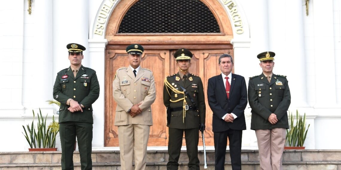 RECONOCIMIENTO DEL SR GENERAL DE BRIGADA JUAN KENNETH VALVERDE VIRHUEZ COMO DIRECTOR DE LA ESCUELA SUPERIOR DE GUERRA DEL EJÉRCITO- EPG