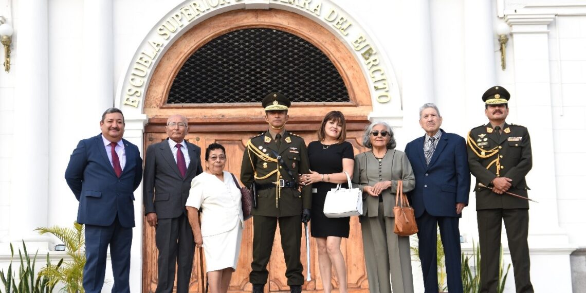 RECONOCIMIENTO DEL SR GENERAL DE BRIGADA JUAN KENNETH VALVERDE VIRHUEZ COMO DIRECTOR DE LA ESCUELA SUPERIOR DE GUERRA DEL EJÉRCITO- EPG