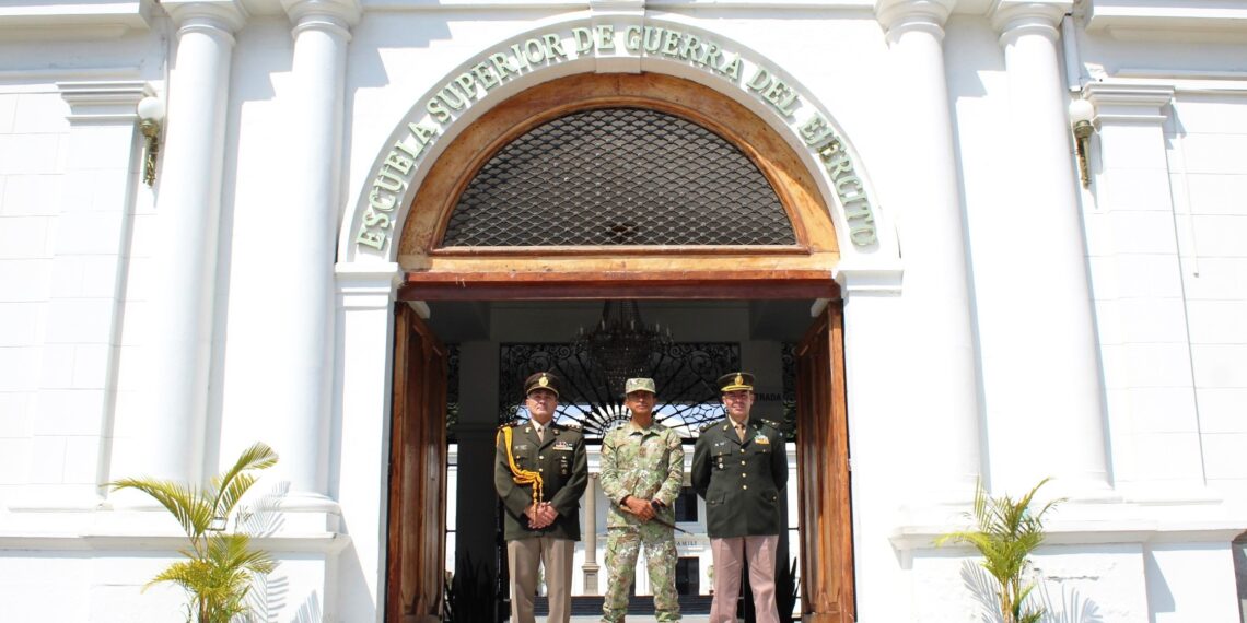 VISITA PROTOCOLAR DEL SR CR ROBERTO PEDRO CARDOZO AGREGADO DE LA REPÚBLICA DE ARGENTINA A LA ESCUELA SUPERIOR DE GUERRA DEL EJÉRCITO- EPG