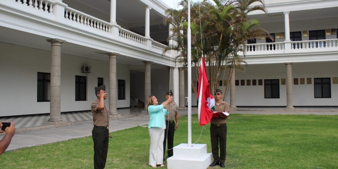INVITACIÓN AL IZAMIENTO DEL PABELLÓN NACIONAL A LA SRA LICENCIADA JESSICA VARGAS GÓMEZ ALCALDESA DEL DISTRITO DE BARRANCO EN LAS INSTALACIONES DE LA ESCUELA SUPERIOR DE GUERRA DEL EJÉRCITO. – EPG