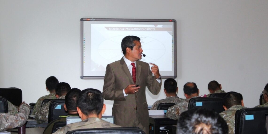 CONFERENCIA MAGISTRAL “PENSAMIENTO CRÍTICO” DIRIGIDO A LOS OFICIALES ALUMNOS DEL XV PROGRAMA DE ALTO MANDO