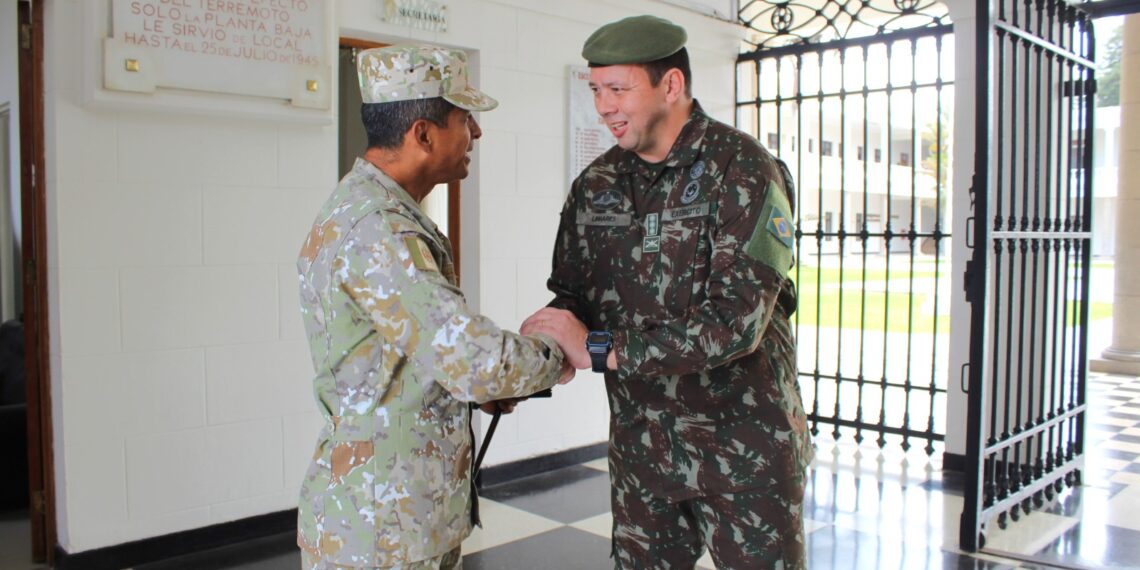 VISITA PROTOCOLAR DEL SR CRL FABIO LINHARES MARQUES DA CRUZ, AGREGADO DE LA REPÚBLICA FEDERATIVA DE BRASIL A LA ESCUELA SUPERIOR DE GUERRA DEL EJÉRCITO- EPG