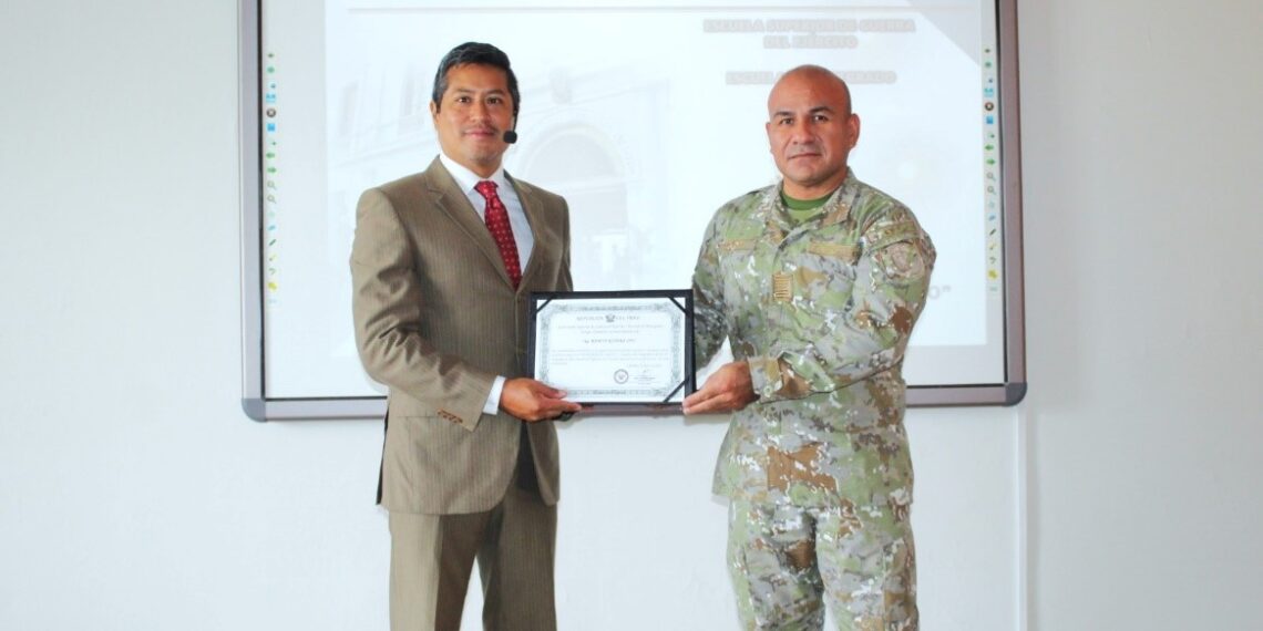 CONFERENCIA MAGISTRAL “PENSAMIENTO CRÍTICO” DIRIGIDO A LOS OFICIALES ALUMNOS DEL XV PROGRAMA DE ALTO MANDO