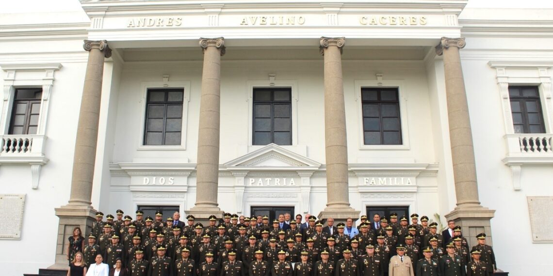 CLAUSURA DEL CURSO DOCENTE EN LA ESCUELA SUPERIOR DE GUERRA DEL EJÉRCITO – ESCUELA DE POST GRADO.