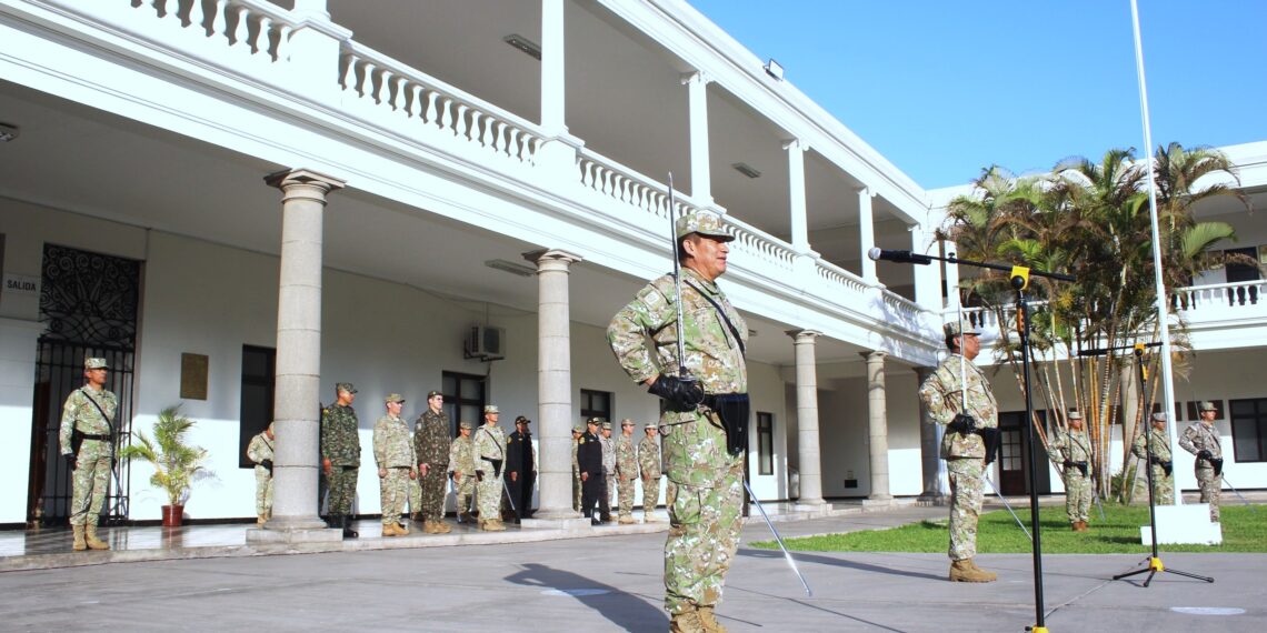 RECONOCIMIENTO DEL SR CRL INF JOSÉ ANGULO ARGUEDAS COMO SUB DIRECTOR DE LA ESCUELA SUPERIOR DE GUERRA DEL EJÉRCITO- ESCUELA DE POST GRADO