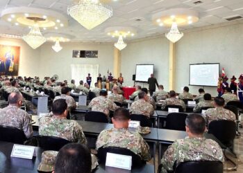 La Escuela Superior de Guerra del Ejército – EPG recibe la visita como docente del director de la Escuela de Infantería