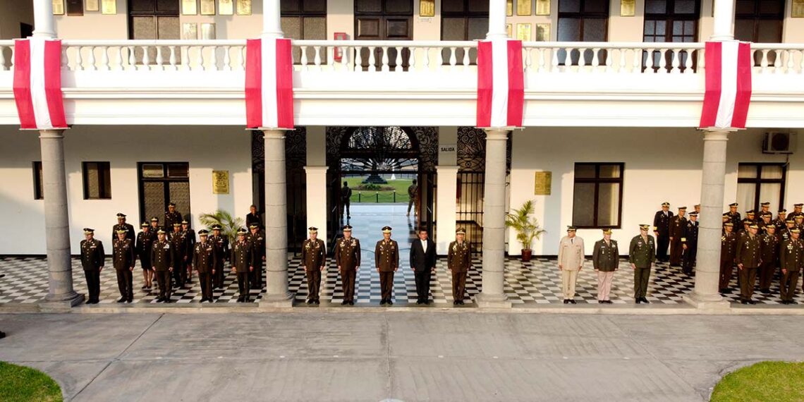 Ceremonia de izamiento del Pabellón Nacional por el XXVII aniversario de la operación militar “Chavín de Huántar”