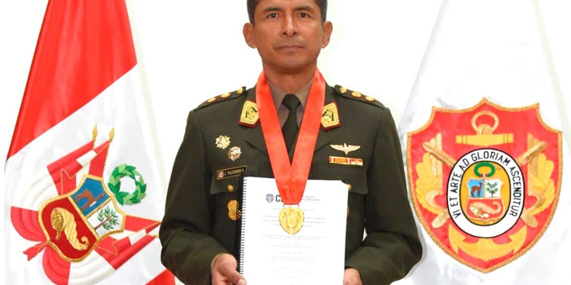 Sustentación de tesis del Sr. Gral Brig Juan Kenneth Valverde Virhuez