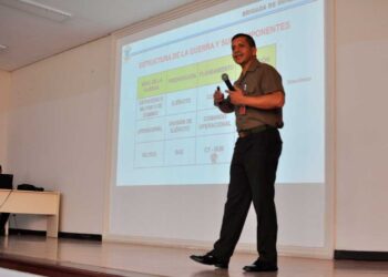 La Escuela Superior de Guerra del Ejército – EPG recibe la visita como docente del director de la Escuela de Infantería