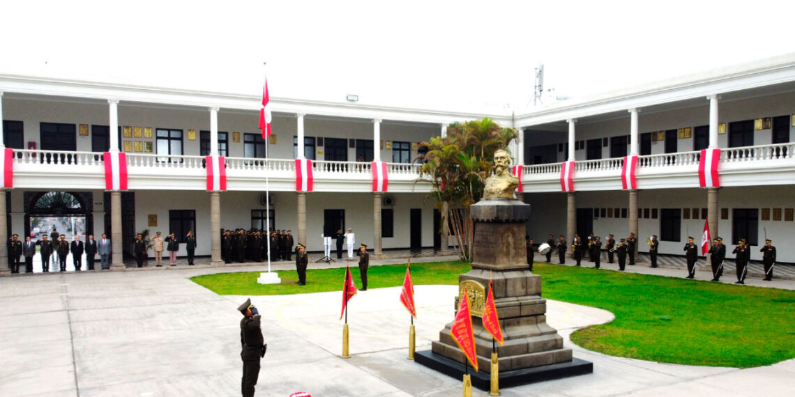 Ceremonia de izamieto del Pabellón Nacional por el 158°aniversario del Combate del 2 de mayo y Día del Arma de Artillería