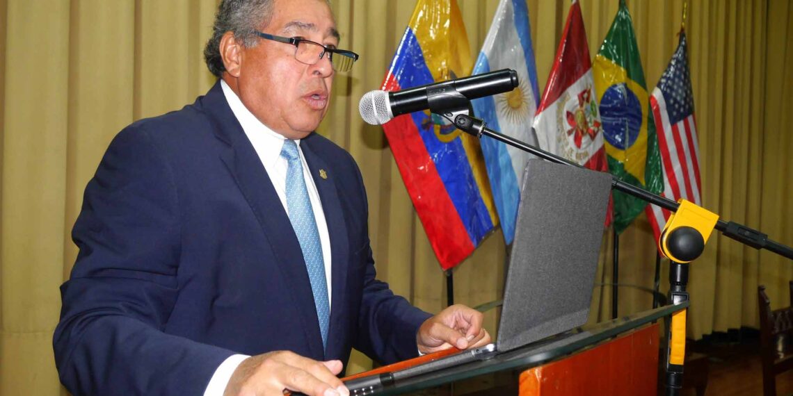 Análisis de la realidad constitucional en el Perú del siglo XXI, en la Escuela Superior de Guerra del Ejército – EPG