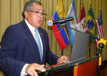 Análisis de la realidad constitucional en el Perú del siglo XXI, en la Escuela Superior de Guerra del Ejército – EPG