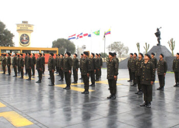 Forjando líderes en todos los niveles: Curso Monitor de Comandos. Ejemplo de liderazgo, valentía y honor