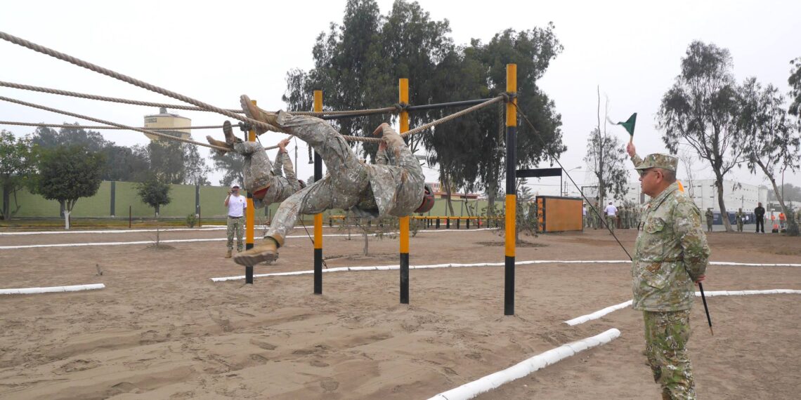Postulantes a la XIV Maestría en Ciencias Militares rinden la segunda parte de su exámen de esfuerzo físico