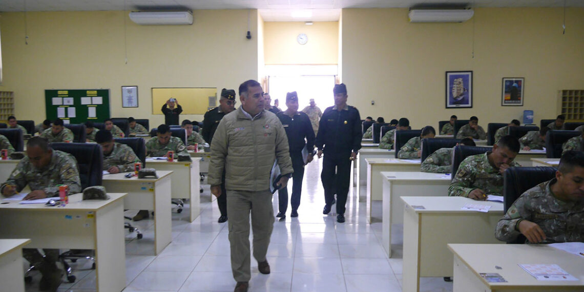 Postulantes a la XIV Maestría en Ciencias Militares rinden su examen de humanidades