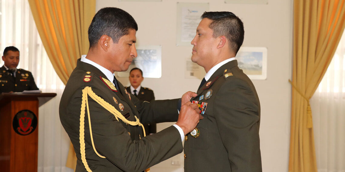Ceremonia de condecoración Orden Militar Francisco Bolognesi en el grado de “Caballero” al Mayor EP Celiz Rocha Jean Carlo