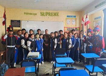 Conferencia sobre el Bicentenario de la Batalla de Junín y Ayacucho al centrom educativo Paul Groussac