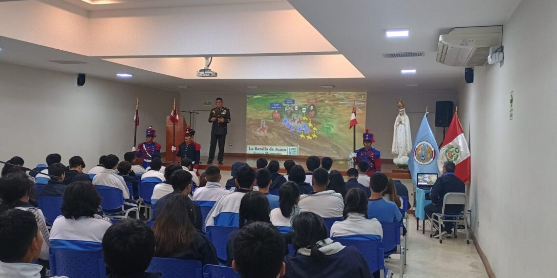 Conferencia del Bicentenario de Junín y Ayacucho: Estrategias militares y lecciones actuales en la IE FAP Manuel Polo Jimenez