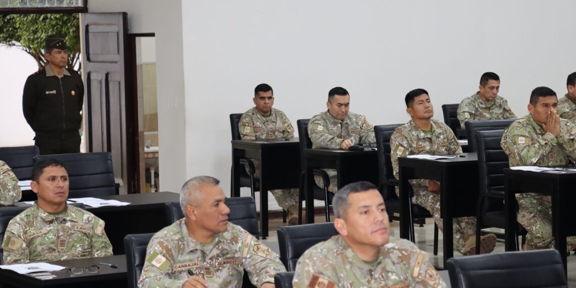 Inicio del exámen de inglés y conocimietos para los postulantes al Diplomado de Liderazgo y Planeamiento Estratégico en la ESGE-EP