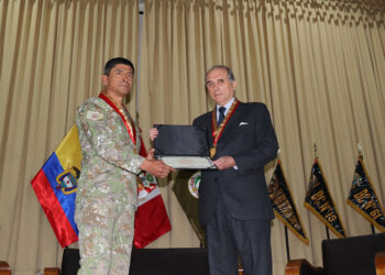 La Escuela Superior de Guerra del Ejército – Escuela de Postgrado otorga Medalla Honoris Causa al Doctor Francisco Tudela Van Breugel-Douglas