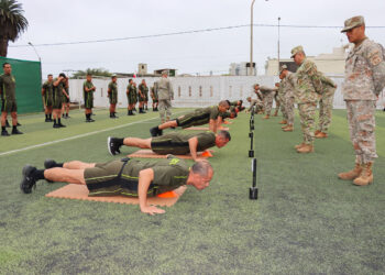 Postulantes al Diplomado de Liderazgo y Planeamiento Estratégico (DLIPE) rinden la primera parte de su exámen de esfuerzo físico en la ESGE-EPG