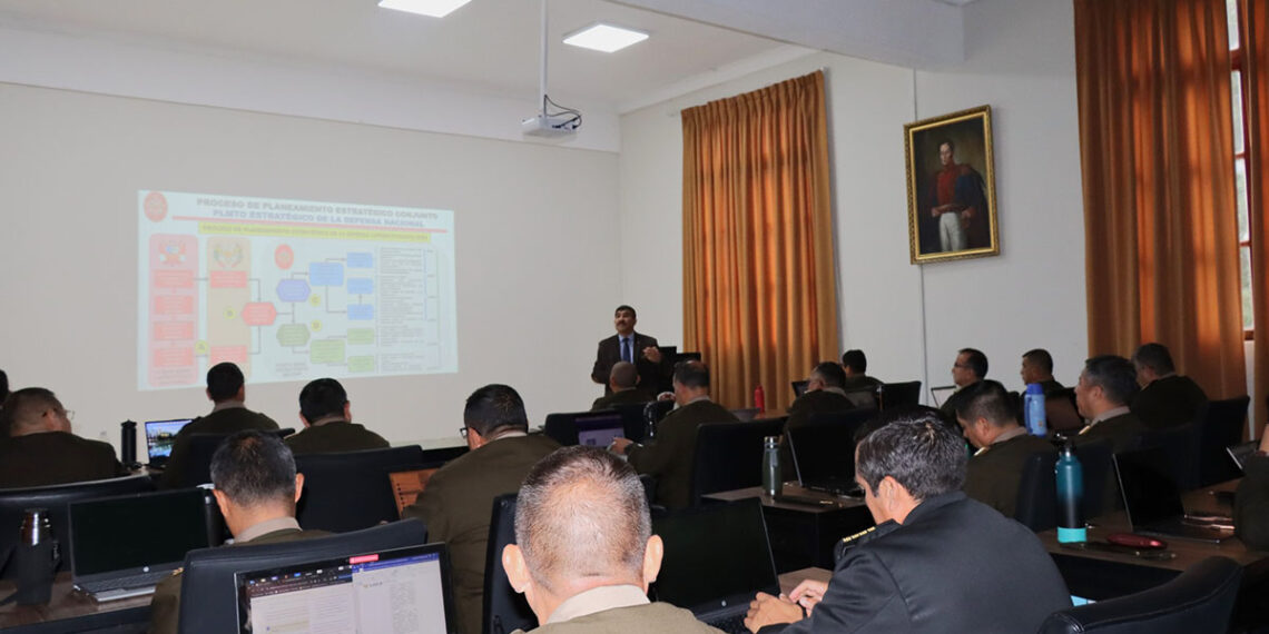 Conferencia: “Proceso de Planeamiento Estratégico” al Conjunto Programa de Alto Mando del Ejército