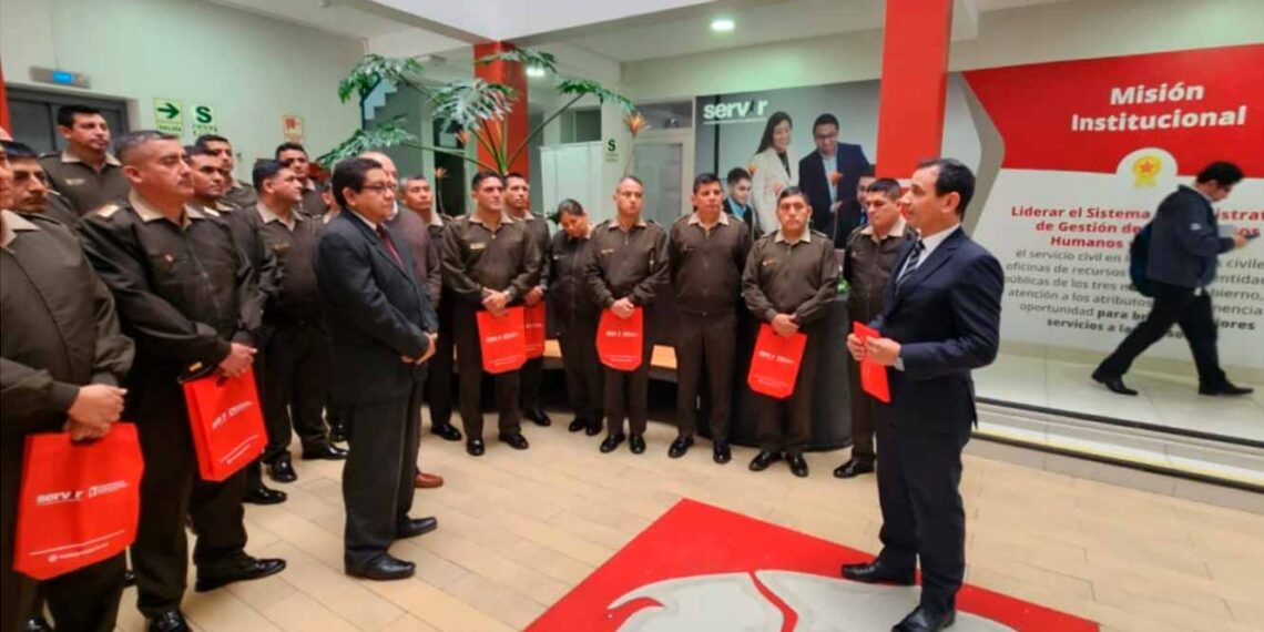 Una experiencia enriquecedora: Alumnos de la Escuela Superior de Guerra del Ejército en SERVIR