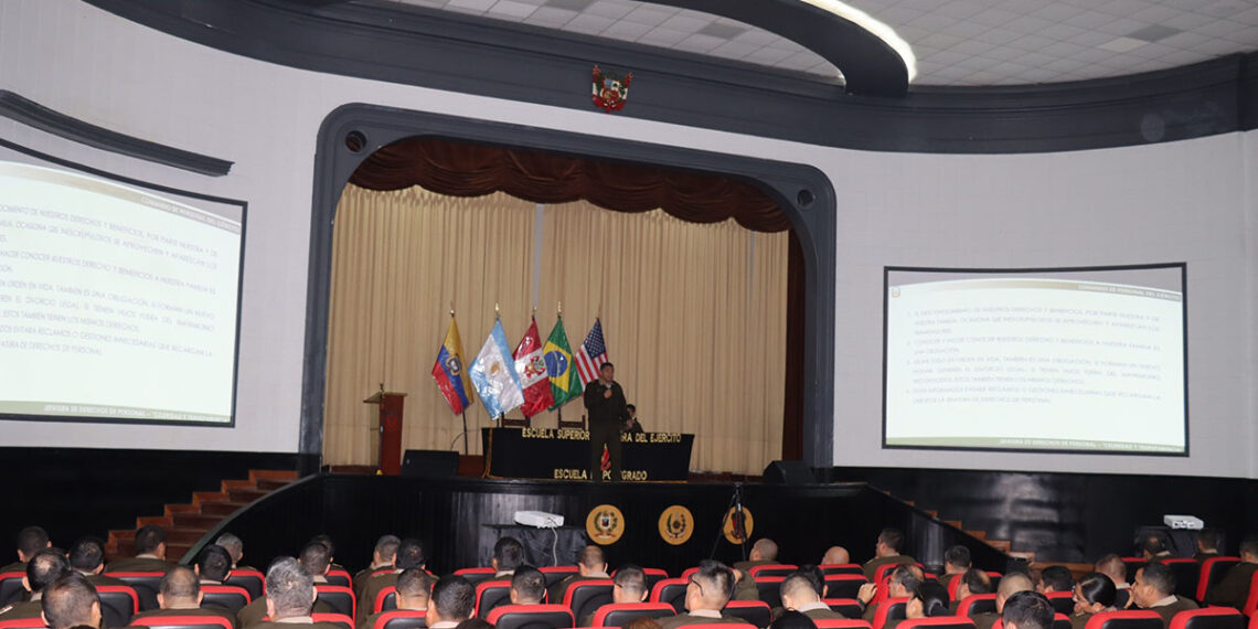 Escuela Superior de Guerra del Ejército – EPG recibe al Coronel EP Emilio Cam Albújar para hablar sobre Derechos de Personal