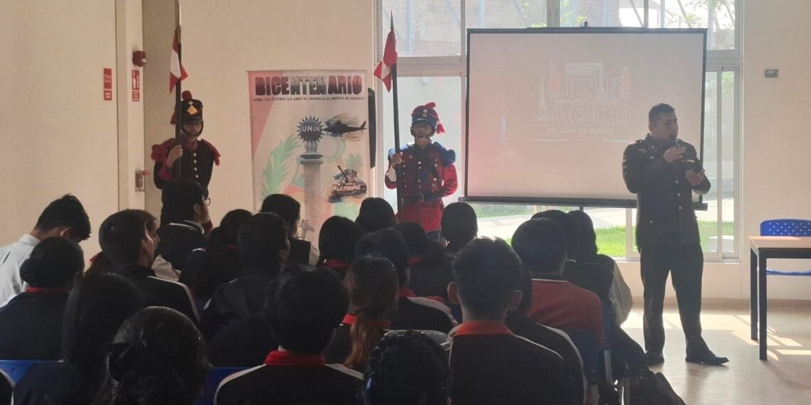 La Escuela Superior de Guerra del Ejército organiza conferencia “Bicentenario de Junín y Ayacucho” para estudiantes de Javier Heraud