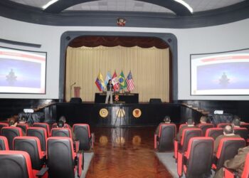 Éxito en la conferencia: “Autoconocimiento y Pensamiento Creativo” en la Escuela de Guerra del Ejército – Escuela de Posgrado