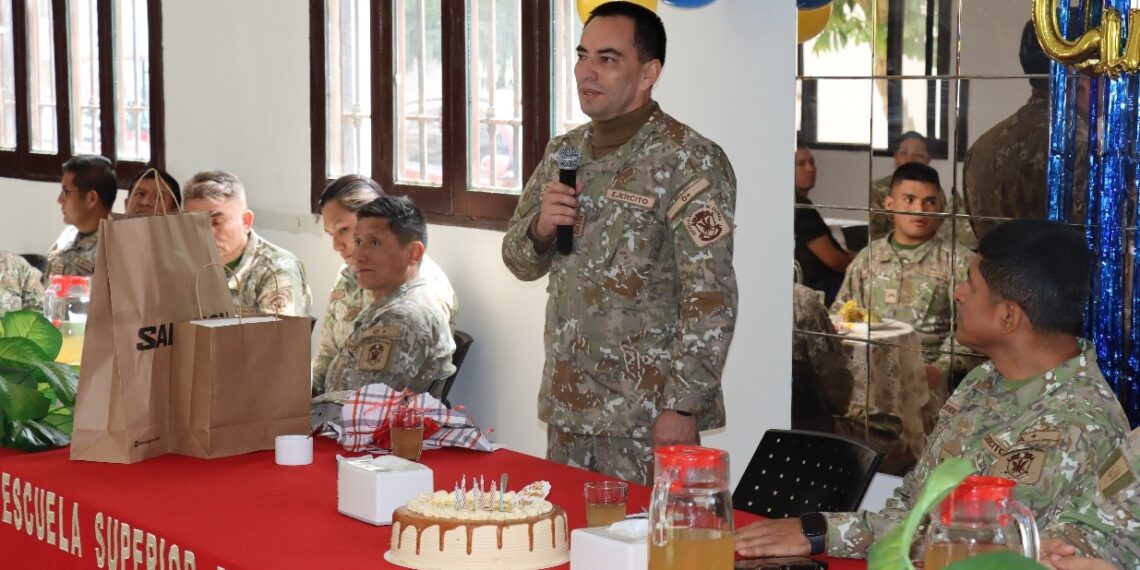 Rindiendo Homenaje: “Mañana deportiva y almuerzo de camaradería por el onomástico del coronel Flores Bayro Roque, Sub director de la Escuela Superior de Guerra del Ejército