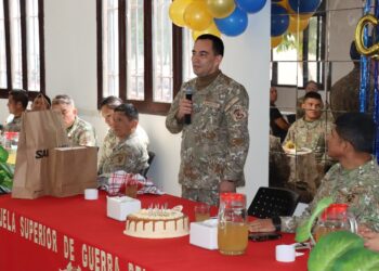 Rindiendo Homenaje: “Mañana deportiva y almuerzo de camaradería por el onomástico del coronel Flores Bayro Roque, Sub director de la Escuela Superior de Guerra del Ejército