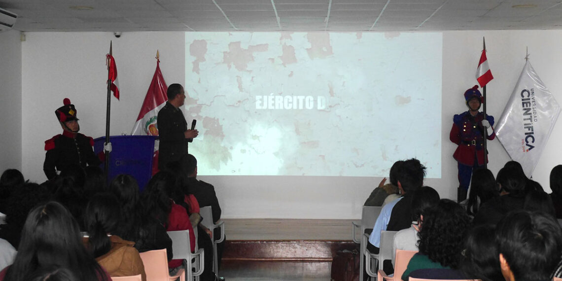 Conferencia sobre el Bicentenario de las Batallas de Junín y Ayacucho en a Universidad Científica del Sur