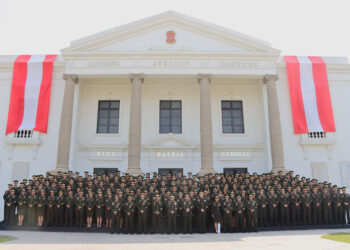 Celebrando el éxito: Clausura del Programa Básico de las Escuelas de Armas y Servicios