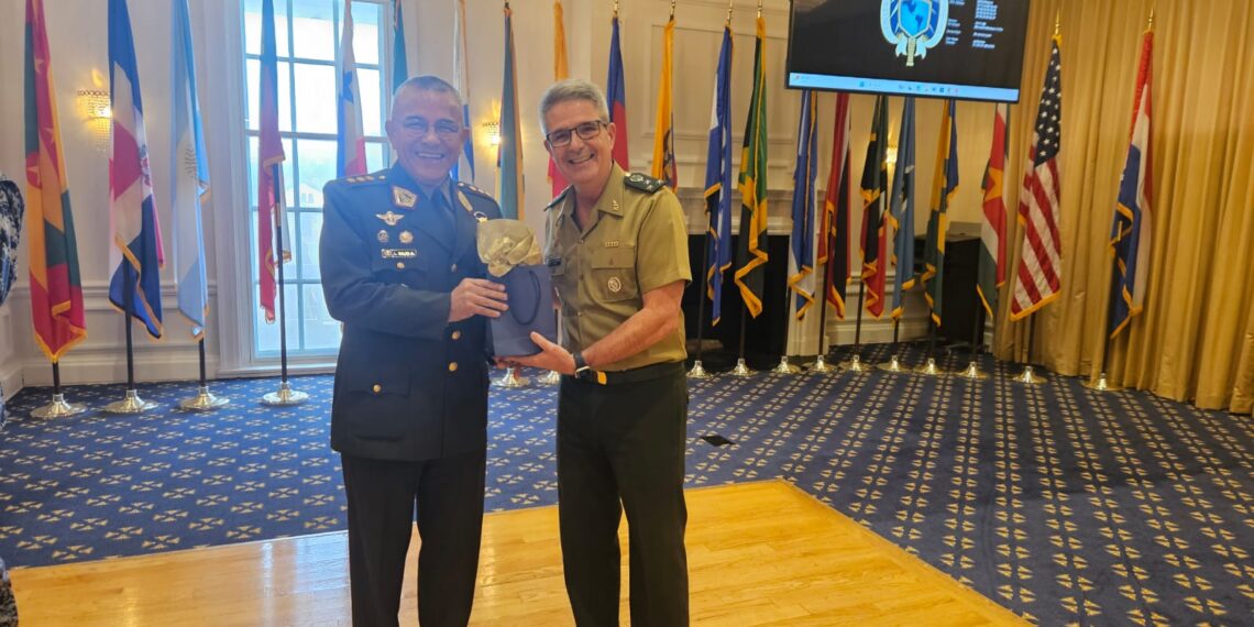 Un legado de compromiso: Ingreso del General de División Luis Alberto Rojo Alzamora a la Galería de Honor del Colegio Interamericano de Defensa