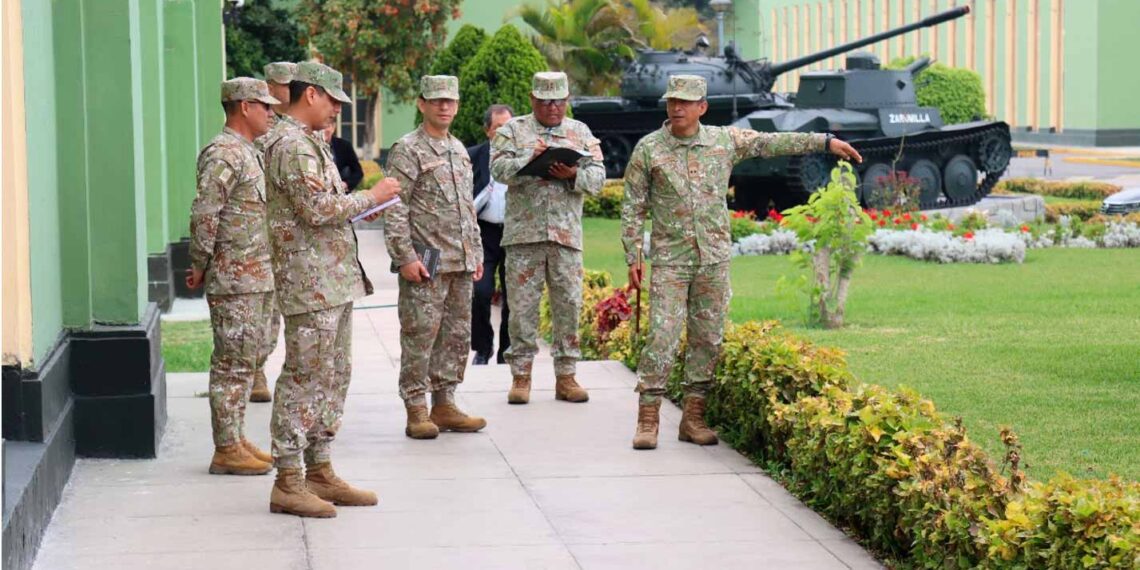 Preparativos para la inspección anual: Visita del director de la Escuela Superior de Guerra del Ejército