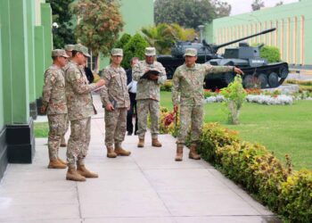 Preparativos para la inspección anual: Visita del director de la Escuela Superior de Guerra del Ejército