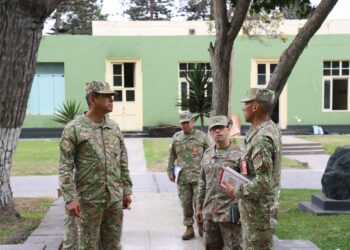 Verificación a las Escuelas de Artillería e Ingeniería por el General Juan Valverde Virhuez,Director de la ESGE – EPG