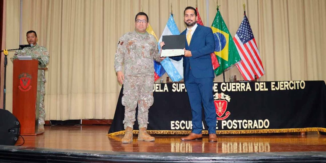 Conferencia impactante: “Crisis del Sistema Internacional, Antesala a un Conflicto Mundial” en la Escuela Superior de Guerra del Ejército