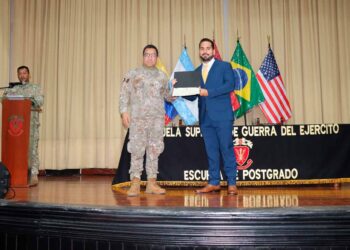 Conferencia impactante: “Crisis del Sistema Internacional, Antesala a un Conflicto Mundial” en la Escuela Superior de Guerra del Ejército