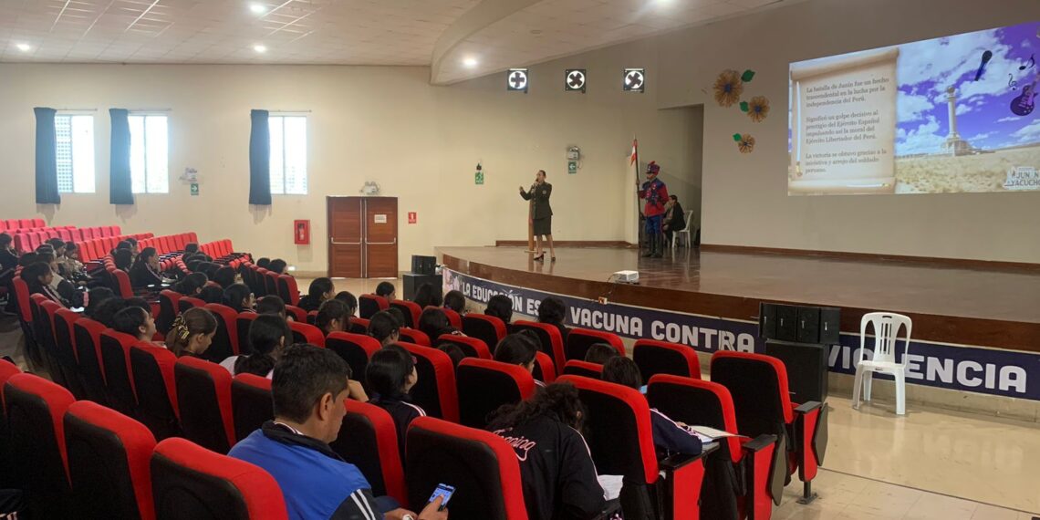 ESGE-EPG honra el Bicentenario de las Batallas de Junín y Ayacucho con una conferencia magistral en la Institución Educativa Teresa González de Fanning