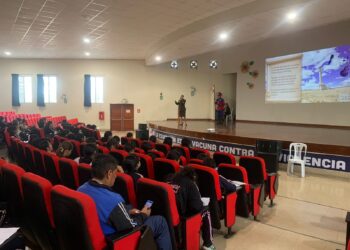 ESGE-EPG honra el Bicentenario de las Batallas de Junín y Ayacucho con una conferencia magistral en la Institución Educativa Teresa González de Fanning