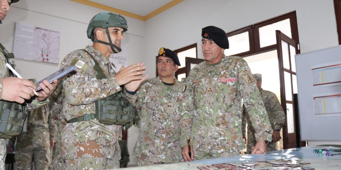 Ceremonial por la visita del General de División Miguel Ángel Gonzales Bojórquez a la Escuela Superior de Guerra del Ejército – Escuela de Postgrado