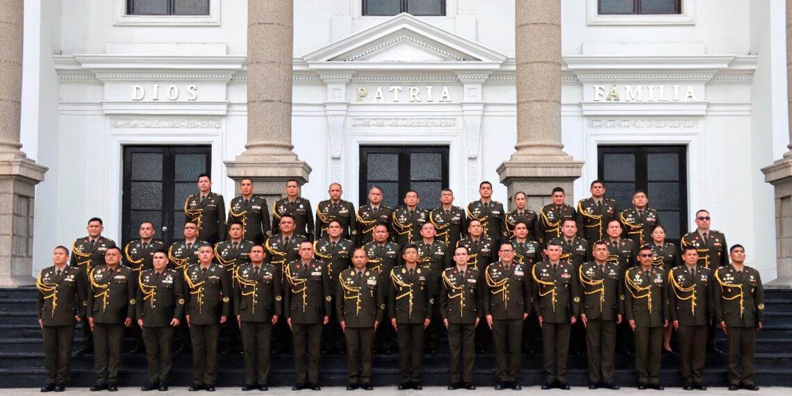 Éxito en la ceremonia de graduación del Diplomado en Liderazgo y Planeamiento Estratégico