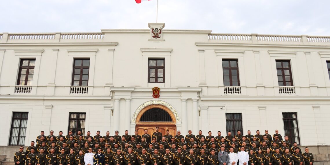 Transformando desafios en oportunidades: Clausura del LXVIII Programa de Comando y Estado Mayor