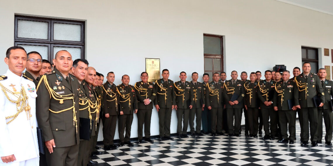 Clausura del XV Programa de Alto Mando del Ejército en la Escuela Superior de Guerra