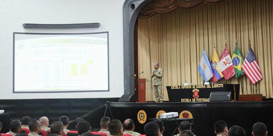 Exitosa conferencia sobre el “Proceso de Transformación Estratégica del Comando de Operaciones Terrestres del Ejército del Perú”
